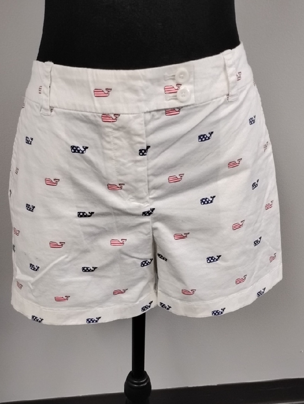 Vineyard Vines White Shorts with Red White & Blue Whales Design, Sz 10